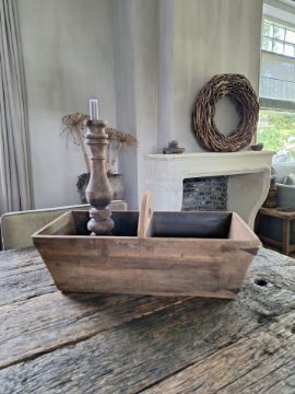 Picture of Oud houten graanbak met handvat