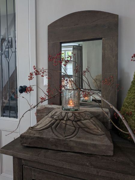 Picture of Oud houten poer met hand snijwerk XL